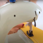 MÁQUINA DE COSTURA PORTÁTIL - SEWINGPRO™